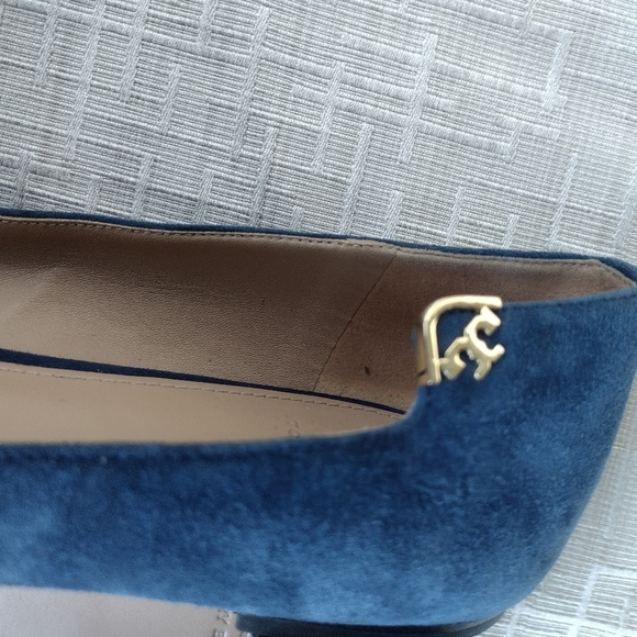 Tory Burch Women's Elizabeth Suede Gold Pin Accent Pointed Flat Blue Pumps 11 - Picture 6 of 12